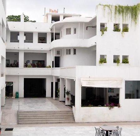 Alka Hotel Udaipur Ngoại thất bức ảnh